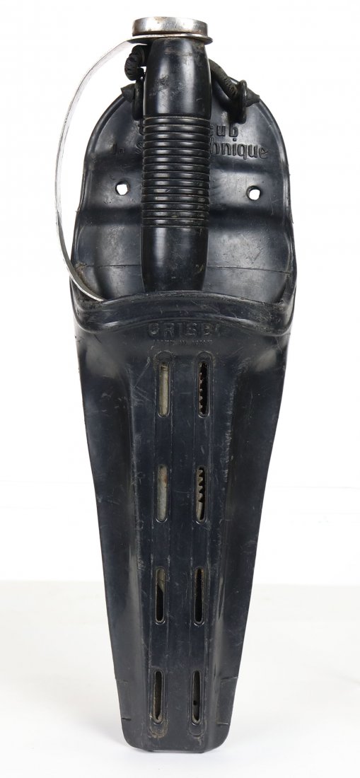 U.S. Divers Vulcan Dive Knife In Grisbi Sheath: Nice original U.S. Divers dive knife, model Vulcan. Knife is housed in rubber Grisbi Italian sheath. Rubber brand on sheath to hold knife is broken. Used, photos detail overall condition.