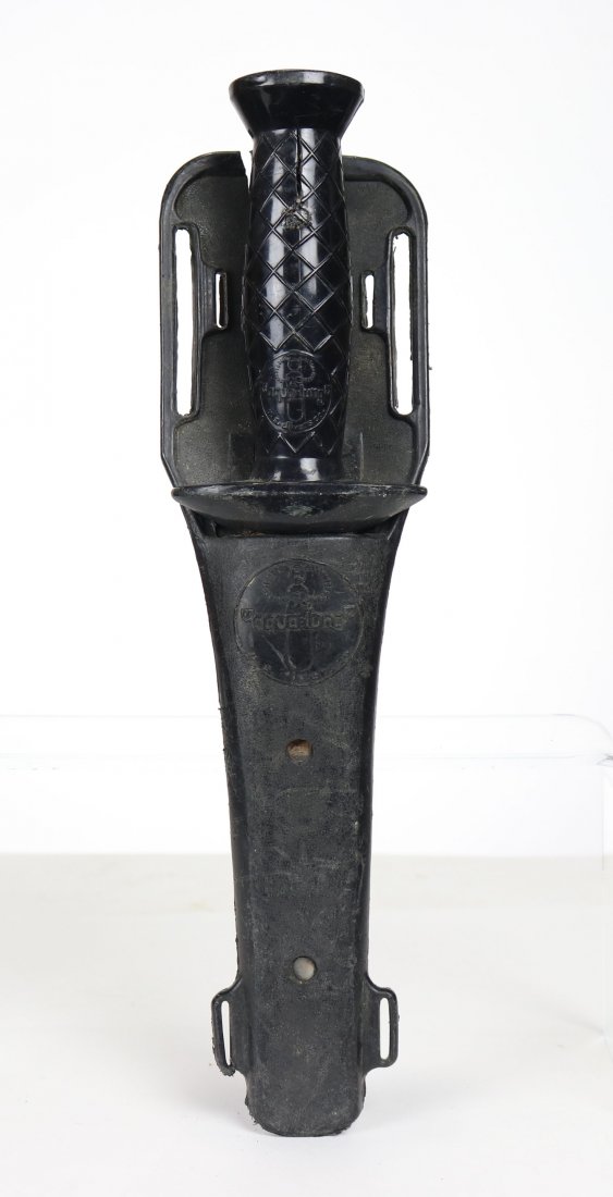 U.S. Divers Aqua-Lung SCUBA Diving Knife 1960s: US Divers Aqua-Lung SCUBA diving knife circa 1960s. Stainless steel blade has inch marks going up to 6 on one side. USD logo on both knife handle and plastic sheath. Sheath missing straps. Used, see p