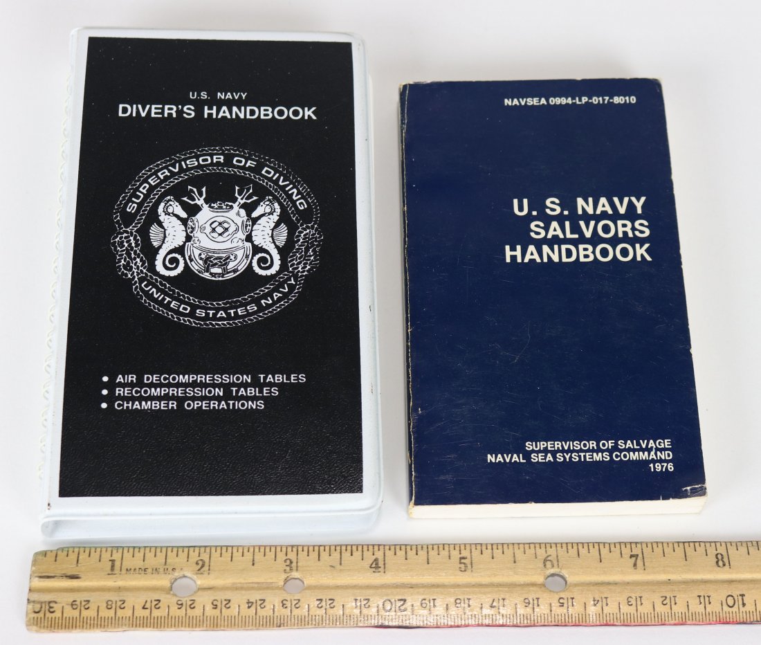 Pocket Size US Navy Diver & Salvors Handbook: Two small pocket size manuals. US Navy Divers Handbook and the US Navy Salvors Handbook from 1976. Both lightly used.