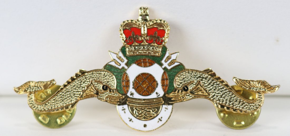 Royal Canadian Navy Clearance Divers Insignia Pin: Impressive Royal Canadian Divers rank insignia. Uncirculated metal enamel crest with three pin back showing divers helmet, tridents, dolphins topped with a crown.