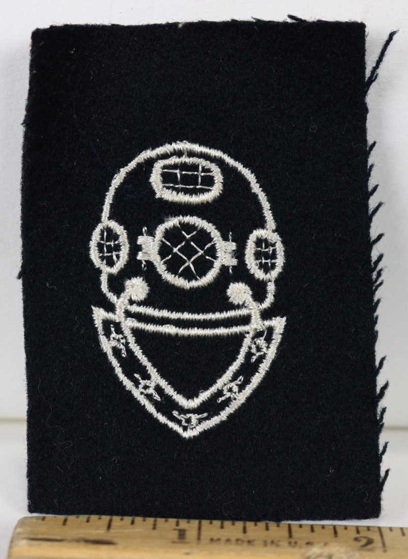 WW2 Vintage USN 2nd Class Diver Winter Uniform Insignia: WWII vintage USN Divers 2nd CLASS DIVER insignia for winter uniform in excellent condition.