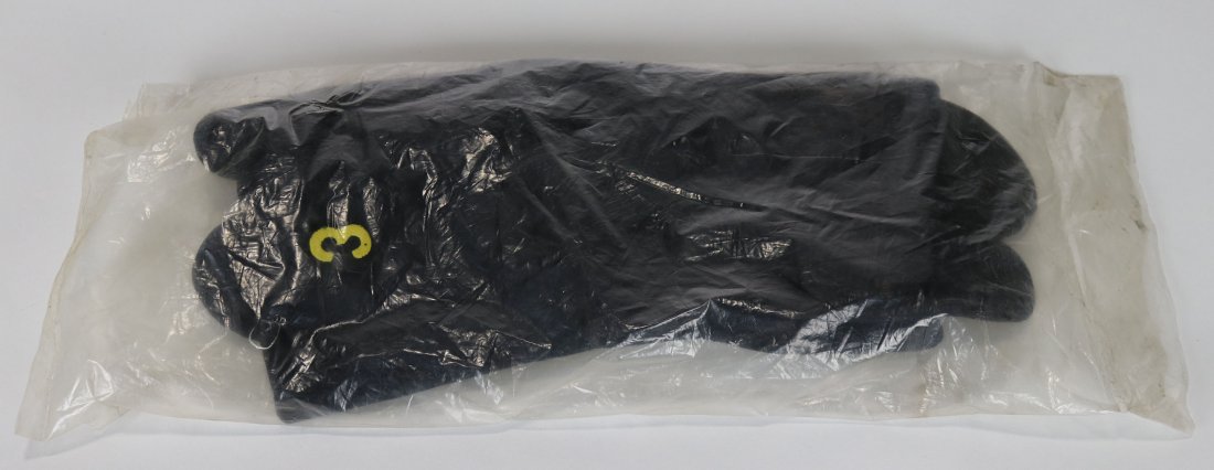 US Navy Mark 12 New Old Stock Divers Gloves #3: Pair of new old stock Mark 12 divers gloves, #3. Still in great original condition in the bag.