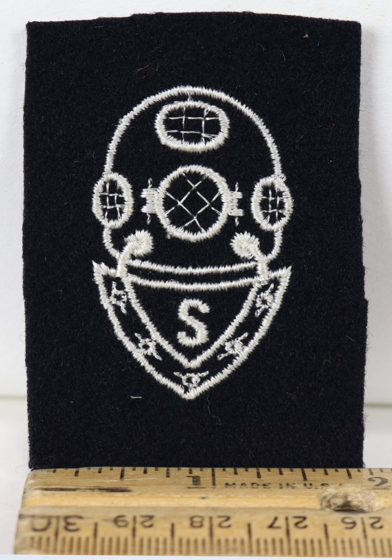 WWII Vintage USN SALVAGE Diver Winter Uniform Insignia: WWII vintage USN SALVAGE DIVER insignia for winter uniform in excellent condition.