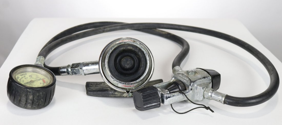 Nemrod Delta-2 Single Hose Regulator & Pressure Gauge: Original condition Nemrod Delta-2 single hose regulator with pressure gauge. Regulator is in used condition and has not been tested. Is being sold as a collectible and should be serviced and inspected
