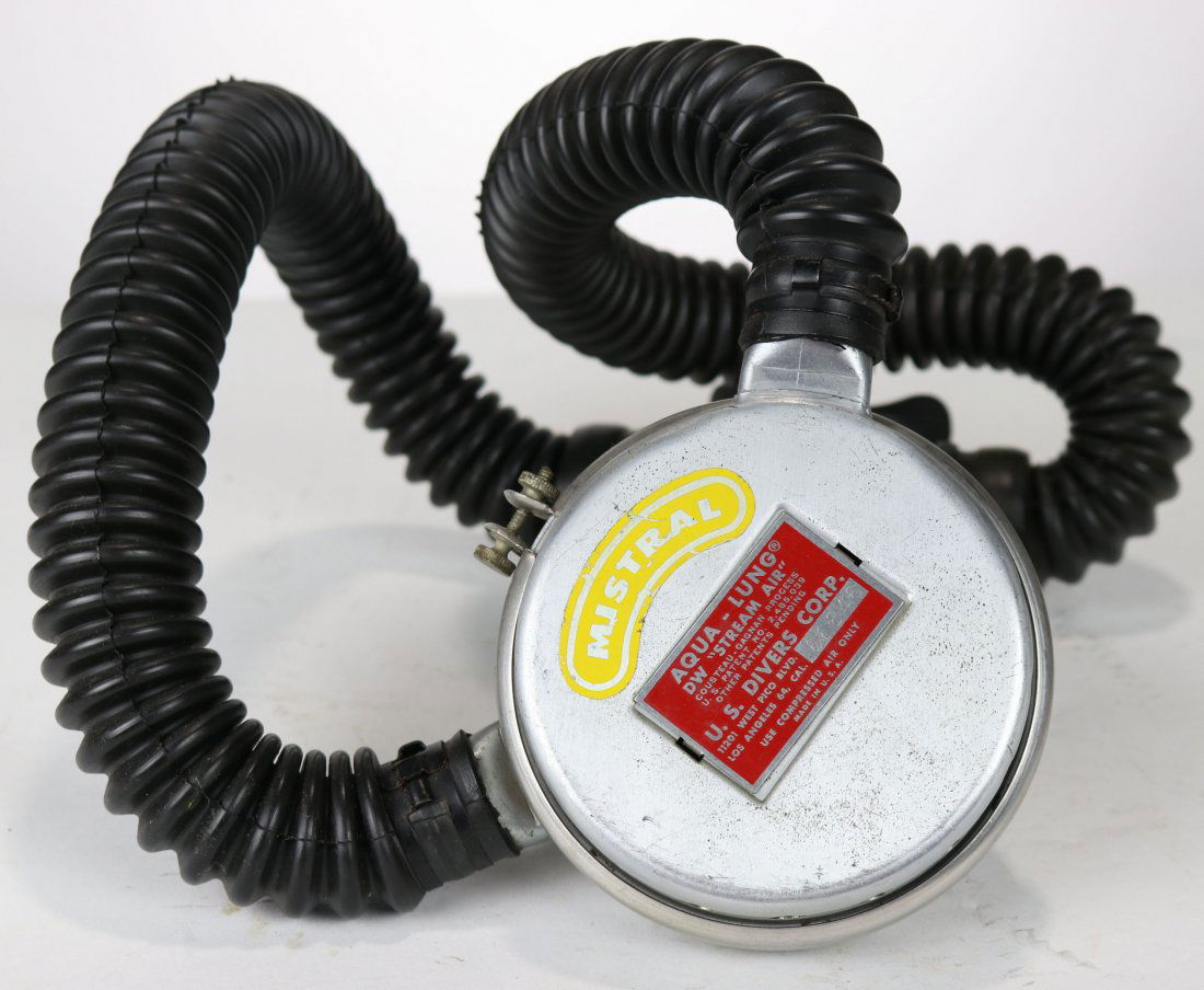 Aqua-Lung Mistral DW Stream Air Double Hose Regulator: U.S. Divers Corp Aqua-Lung DW Stream Air Mistral double hose regulator. Condition of the rubber hose and mouthpiece can be seen in photos. Unit is untested and being sold as collectible. Do not use un