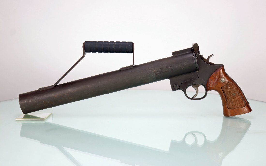 Smith & Wesson Chemical Co Line Thrower Rocket Launcher: Very rare and interesting vintage Smith & Wesson model 270 international line throwing rocket launcher! In 1964 Smith & Wesson was purchased by the Bangor Punta Company. Under their conglomerate of co