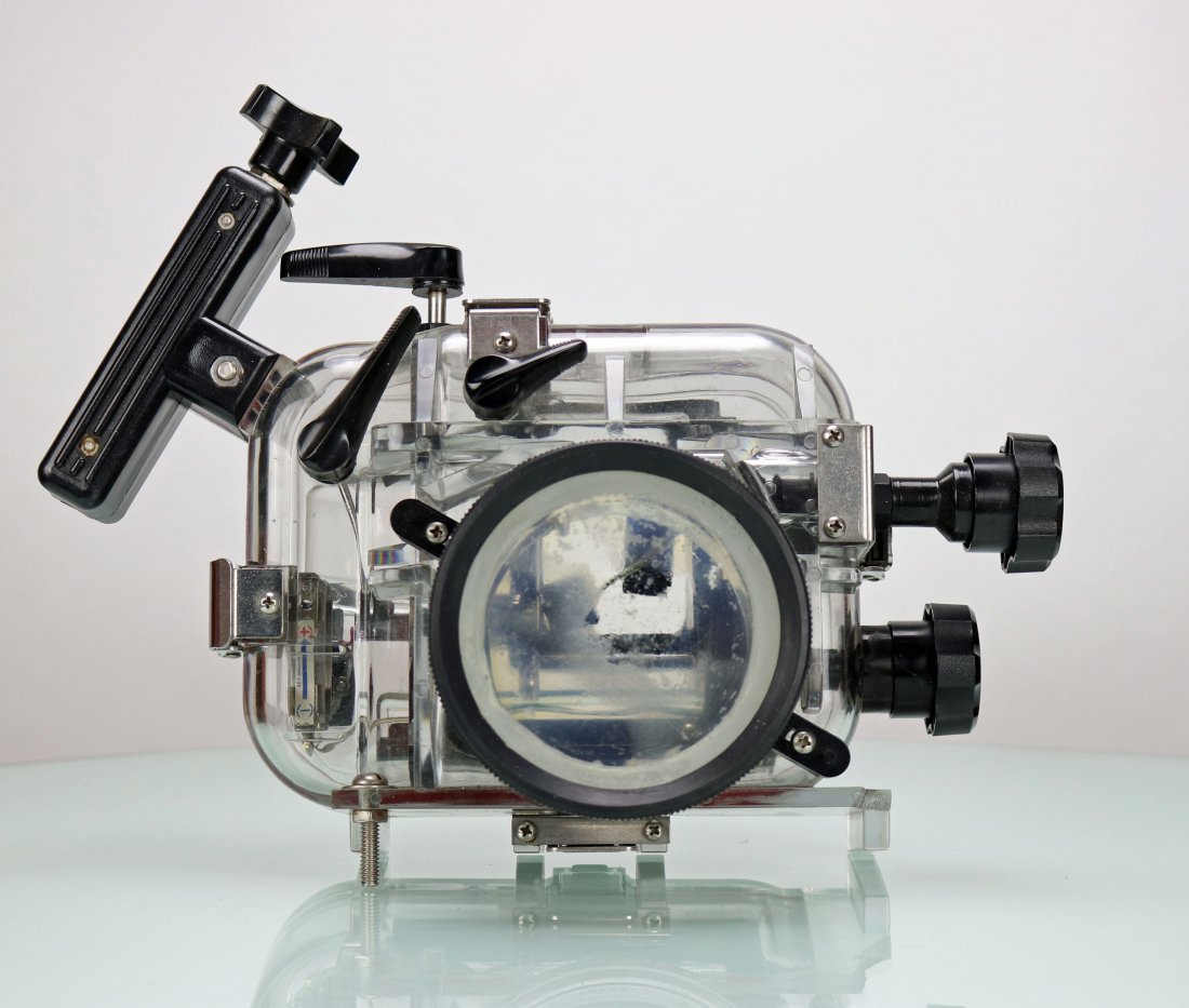 Vintage Ikelite Underwater SLR Camera Housing (1 of 12)
