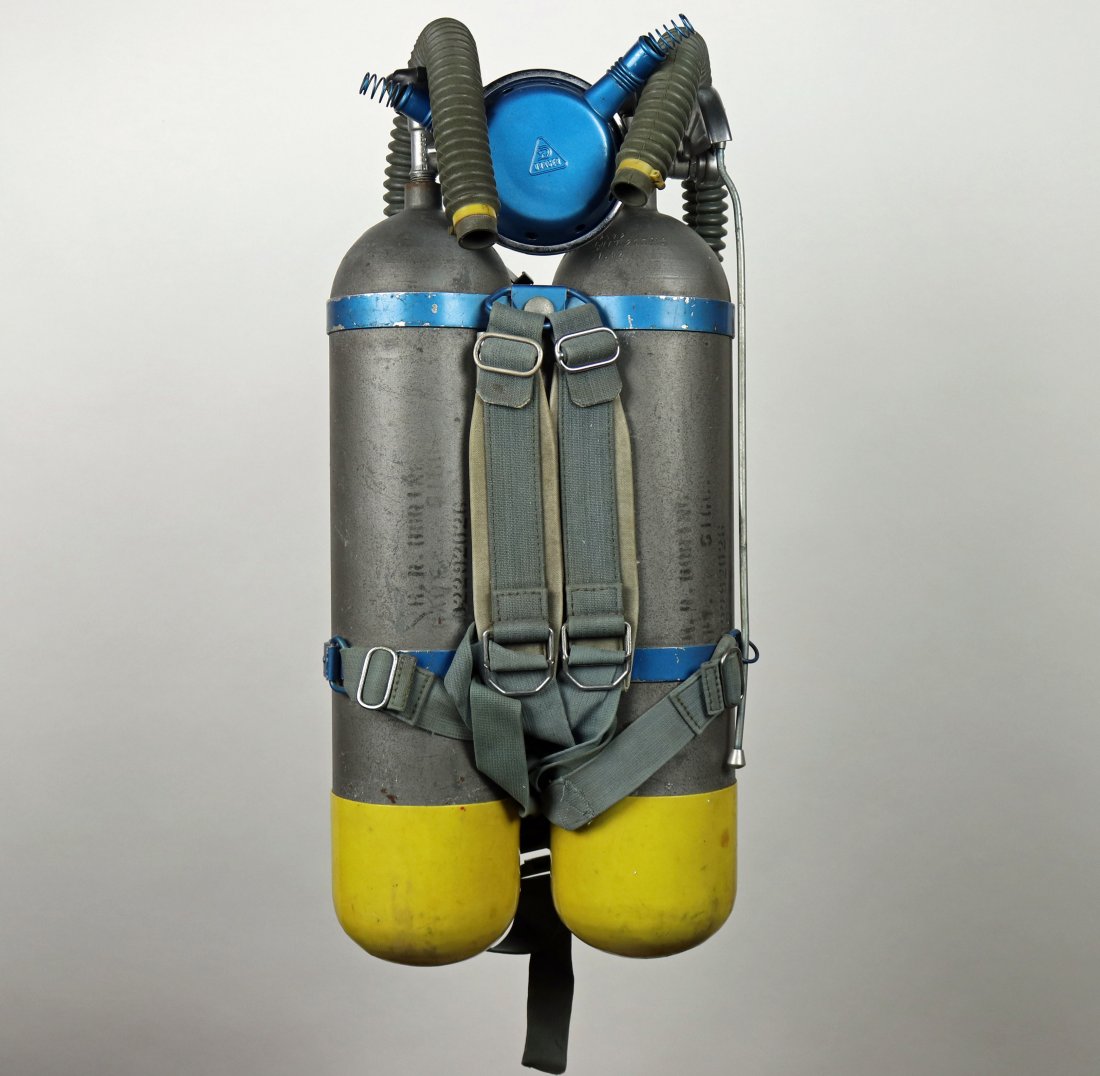 Drager Twin Tank Scuba Diving Type Used By Lotte Hass (1 of 10)