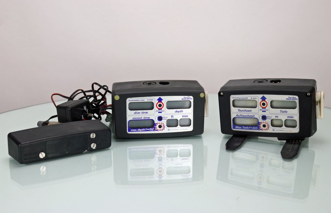 2 Hans Hass Deco-Brain Diver Computers German / English (1 of 5)