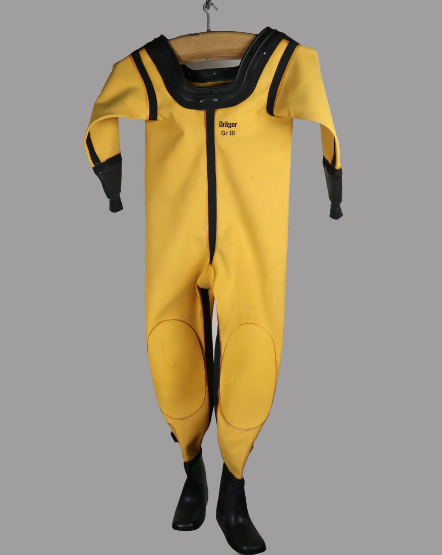 Draeger 12 Bolt Rubber Dive Dress DM220 Size 3: Like new appearing Draeger 12 bolt diving dress for the DM200 and DM220 diving helmet. This suit has likely never been used or used only once. Drager Gr. III is printed on the front. On the inside is