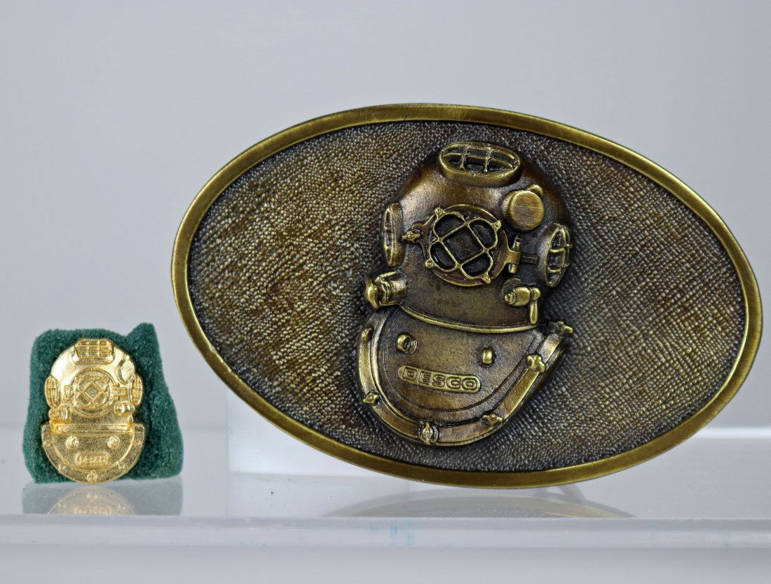 DESCO Mark V Diving Helmet Belt Buckle & Pin (1 of 2)