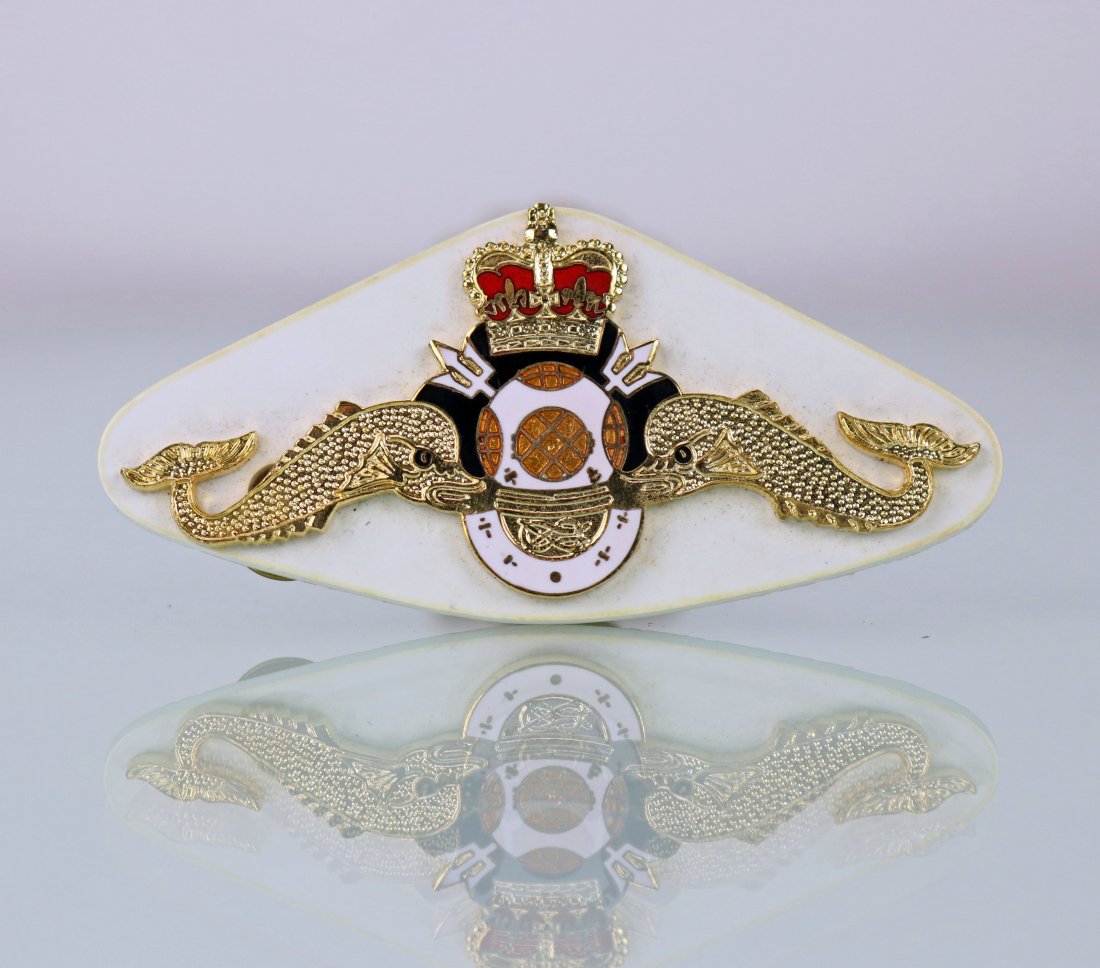 Royal Canadian Navy Divers Metal Insignia Pin: Impressive Royal Canadian Divers rank insignia. Uncirculated metal enamel crest with three pin back, showing divers helmet, tridents, dolphins topped with a crown. New Old Stock. All items will be shi
