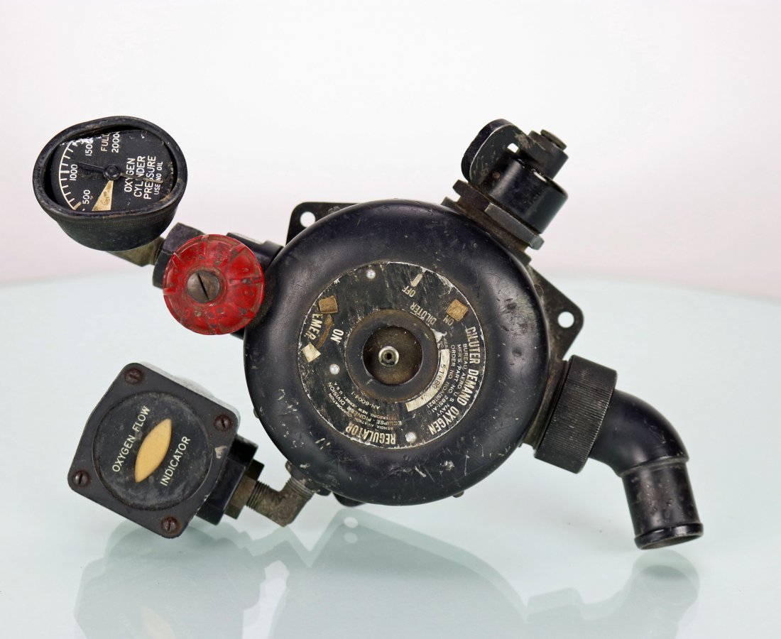 WW2 Surplus Aircraft Diluter Scuba Regulator AN 6004-1: Nice early piece of scuba diving history! This is a World War II era surplus high pressure oxygen regulator, model AN 6004-1. After the WW2 many surplus stores around the United States offered these f