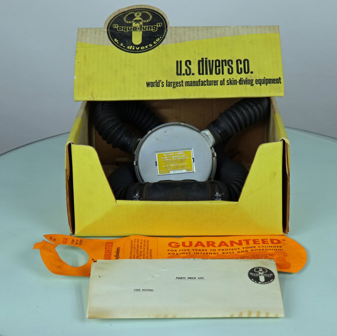 US Divers Aqua Lung DW Mistral 1008 In Original Box (1 of 4)