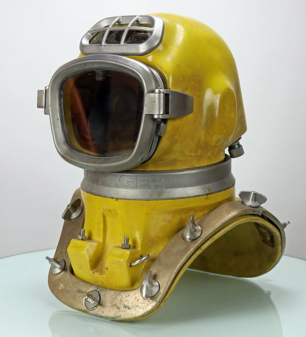 Draeger DM200 12 Bolt Fiberglass Diving Helmet (1 of 11)