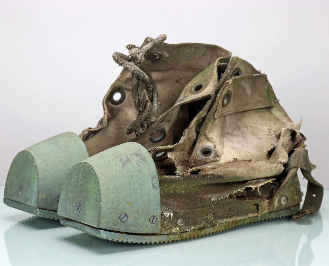 Pair Of USN Lightweight Corrugated Brass Diving Boots (1 of 5)