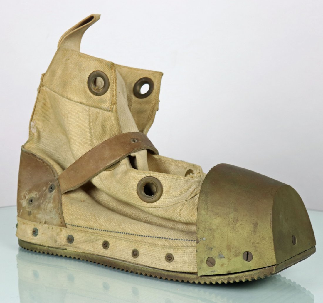 Single US Navy Light Weight Diving Boot (1 of 2)
