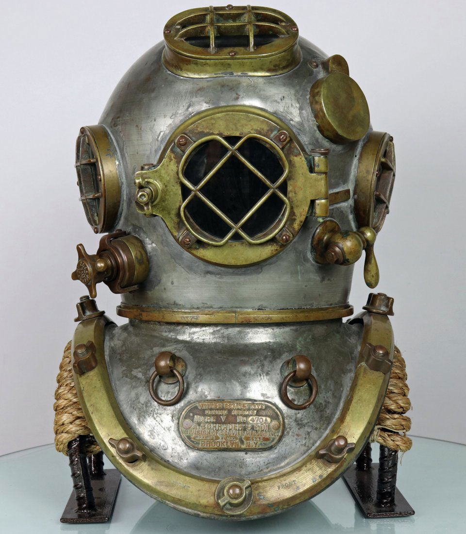 Schrader US Navy Mark V Diving Helmet August 1942 (1 of 15)