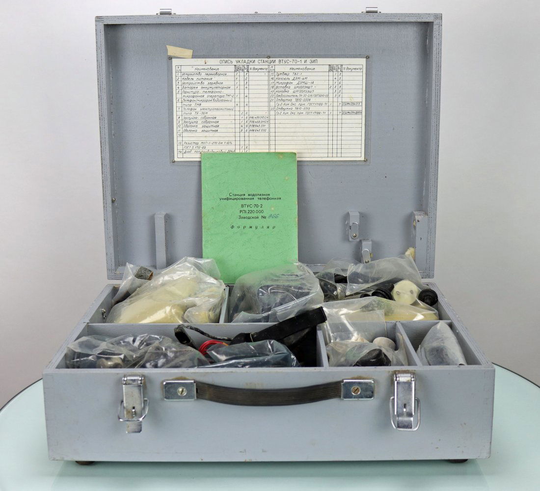 Complete 1990 Russian Diving Communications Parts Box (1 of 8)