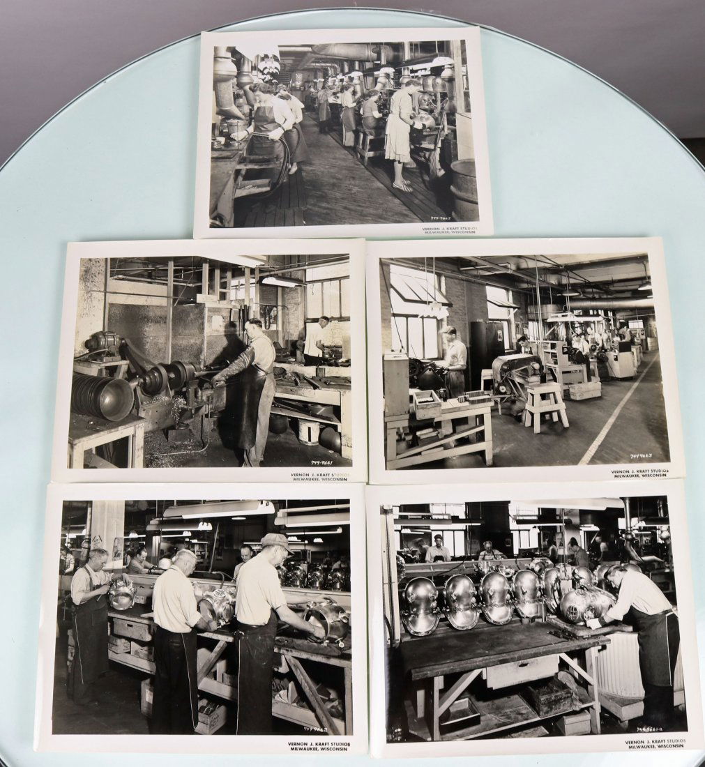 5 Original WW2 Newspaper Photos Of DESCO Factory (1 of 4)