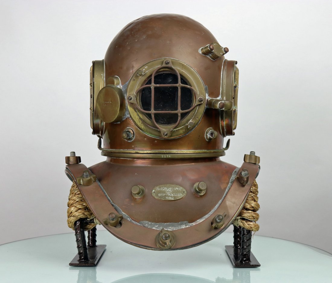 1916 A.J. Morse & Son 3 Light 12 Bolt Diving Helmet (1 of 18)