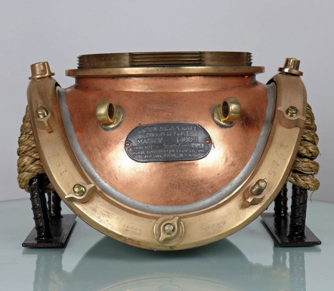 1944 Morse US Navy Mark V Diving Helmet Breastplate (1 of 8)