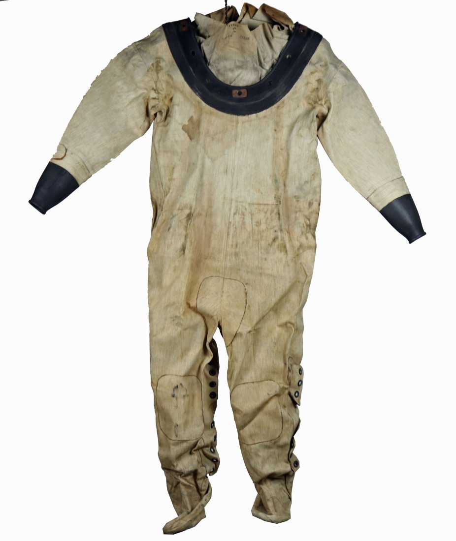 US Navy Mark V Divers Suit From WW2 & Canvas Tool Bag (1 of 6)