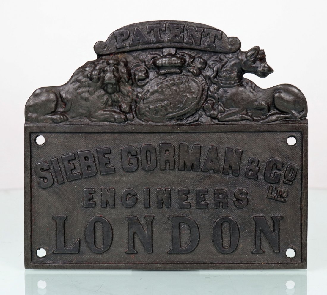 Traditional Style Early 1900s Siebe Gorman Plaque: A traditional heavy style Siebe Gorman & Co. Ltd. metal plaque, with the lion and the unicorn outlined below the PATENT banner at the top. This was the companyâ€™s plaque when they went from bein