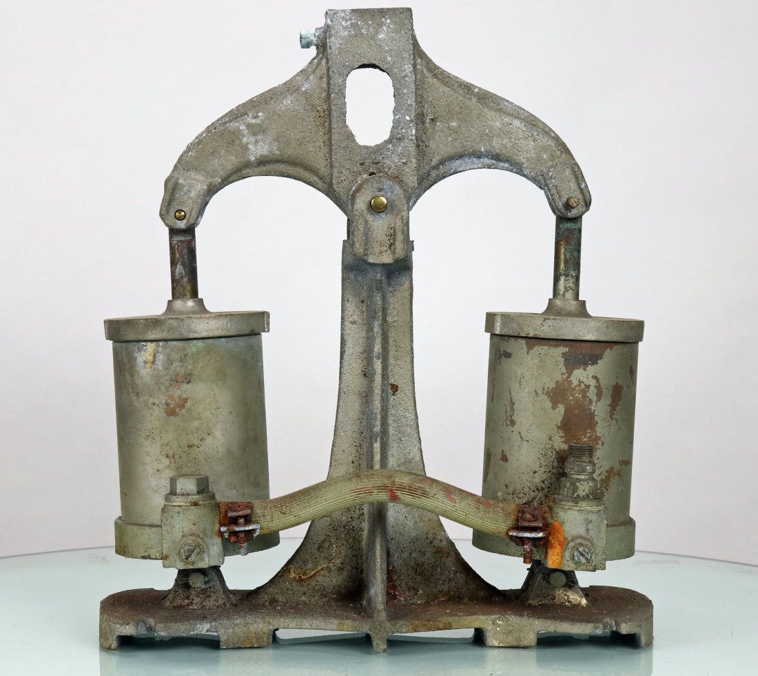 Miller Dunn Shallow Water Diving Helmet Pump: This is an original Miller Dunn shallow water diving pump. These were used with all three models of Divinhood helmets. Likely dates to the 1930s or 1940s. No handle with this pump. Great restoration p