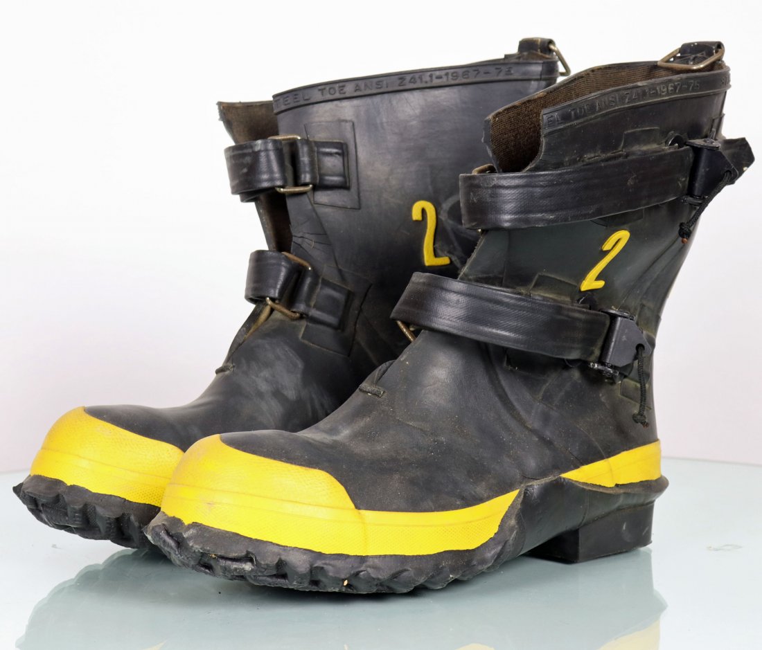 US Navy Mark 12 Servus Diving Boots: Relatively difficult to find original pair of 1980s era US Navy Mark 12 diving boots. These were made by Servus and appear to be size 10. Rubber does show some stress cracks where the rubber straps ar