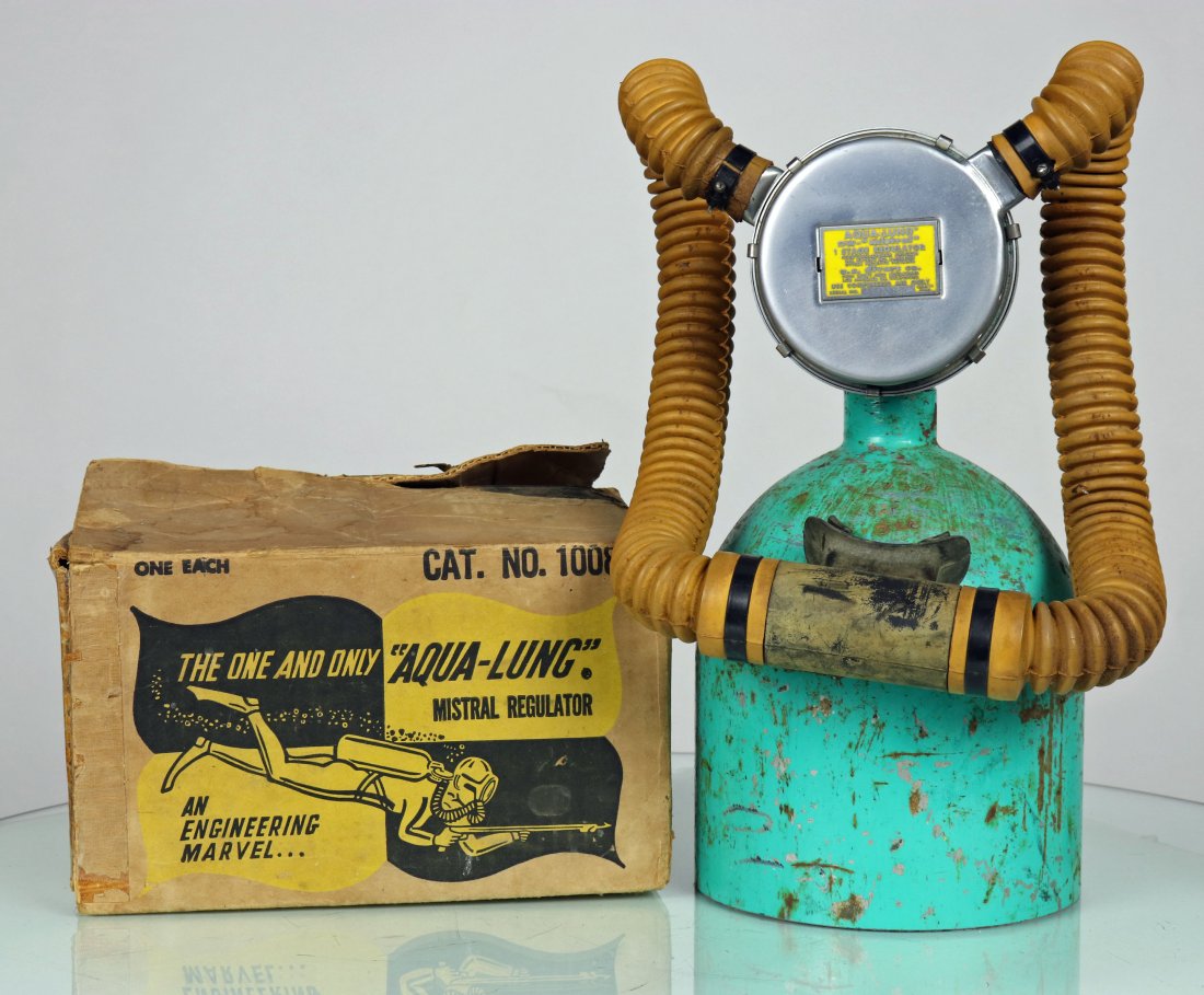 US Divers Mistral 1950s Double Hose Regulator w/ Box (1 of 7)