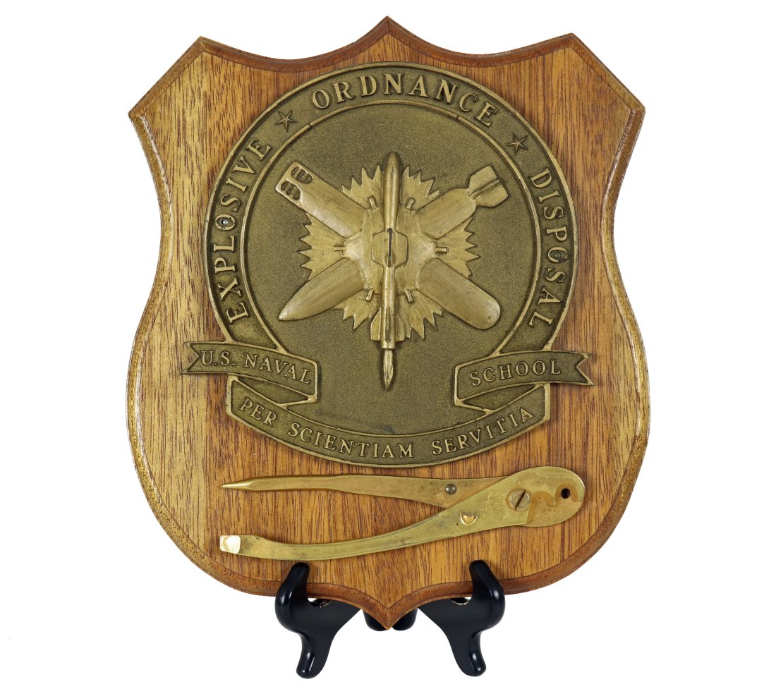 Explosive Ordnance Disposal School Graduation Plaque Beryllium Pliers (1 of 1)