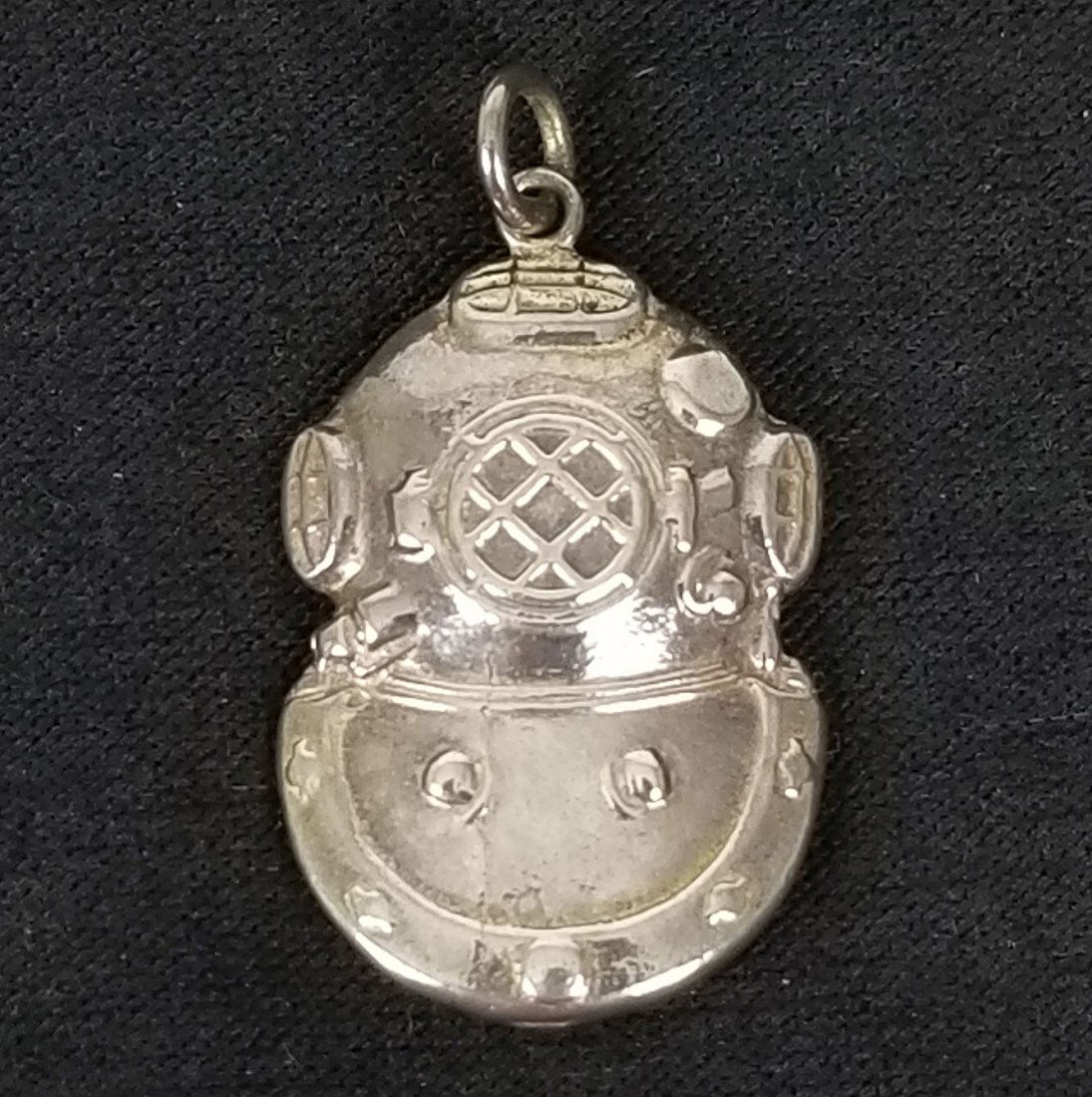 Sterling Silver US Navy Mark V Diving Helmet Pendant (1 of 2)