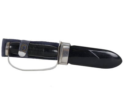 US Divers Vulcan Dive Knife & Sheath 1960s: Classic U.S. Divers Co dive knife called the Vulcan. One side of the stainless steel blade features US Divers Vulcan on it. Blade is 5 inches long, overall length approximately 9 and 3/4 inches.