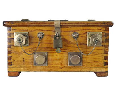 US Navy Mark V Diving Telephone Schrader 1918: This is a World War I USN Diving Telephone in original ash wood box in outstanding condition, with original manufacturers plaque UNITED STATES NAVY DIVING TELEPHONE MANUFACTURED BY A. SCHRADER’S SON