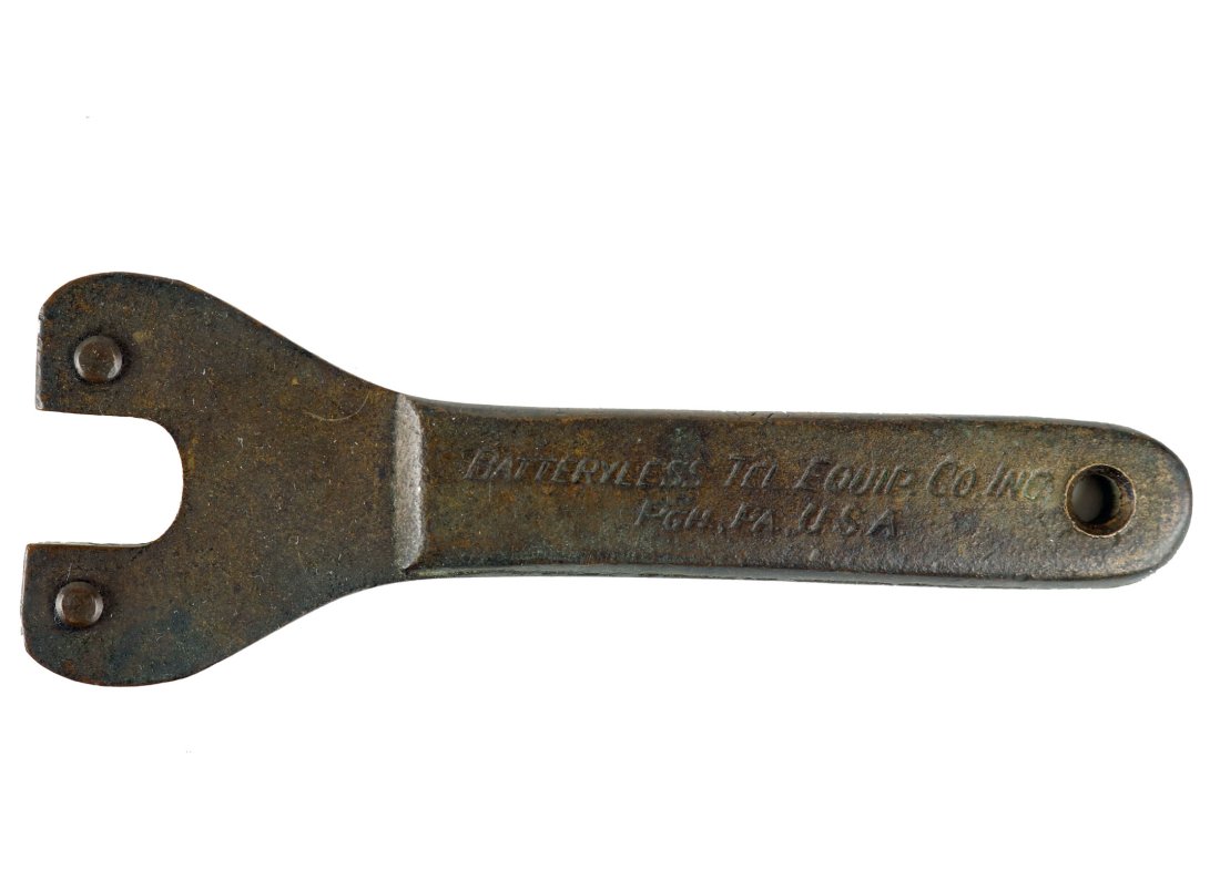 WWII Era BTE Mark V Telephone Cable Wrench (1 of 2)