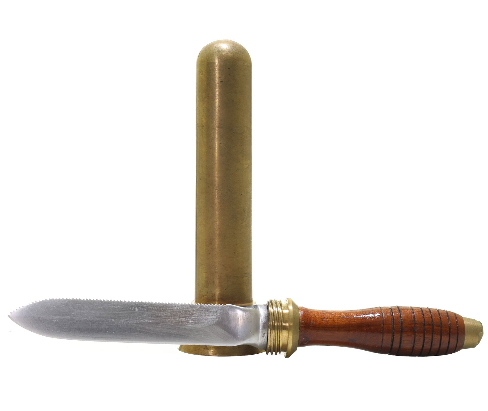 United States Navy Divers Knife Replica: This knife is in the style of the classic US Navy standard diving knife used in conjunction with the Mark V diving helmet. This knife is a modern replica in like new condition. The serrated side of th