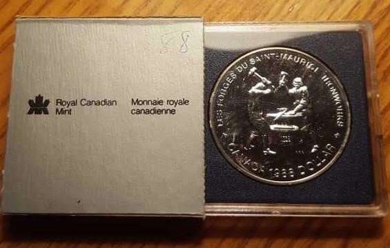 1988 ROYAL CANADIAN MINT SILVER DOLLAR (1 of 5)