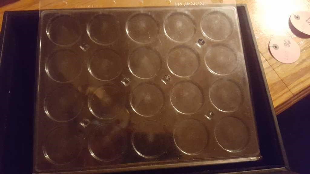 HARD PLASTIC SNAP COIN HOLDER PAGE (1 of 4)