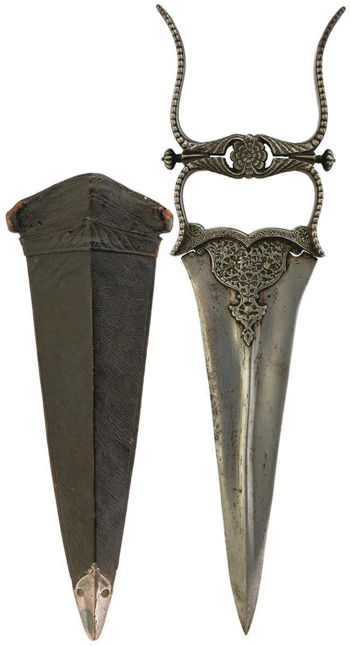 AN 18TH CENTURY INDIAN (DECCAN) KATAR, 21.5cm broad (1 of 12)