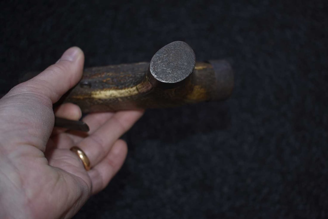 A 16TH CENTURY GERMAN MUSKETEER'S POWDER FLASK,: A 16TH CENTURY GERMAN MUSKETEER'S POWDER FLASK, the natural form stag's horn body well engraved with the figure of a man fondling a woman, both in Elizabethan costume, the iron mounts of cap form, the