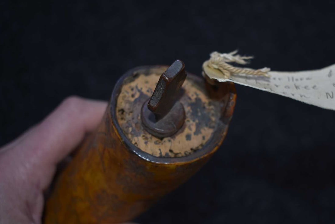 AN 18TH CENTURY PENNSYLVANIAN DUTCH POWDER HORN OF CHEROKEE INTEREST,: AN 18TH CENTURY PENNSYLVANIAN DUTCH POWDER HORN OF CHEROKEE INTEREST, the natural form polished horn body decorated in the typical Pennsylvanian Dutch style with floral displays and birds, cork plug t