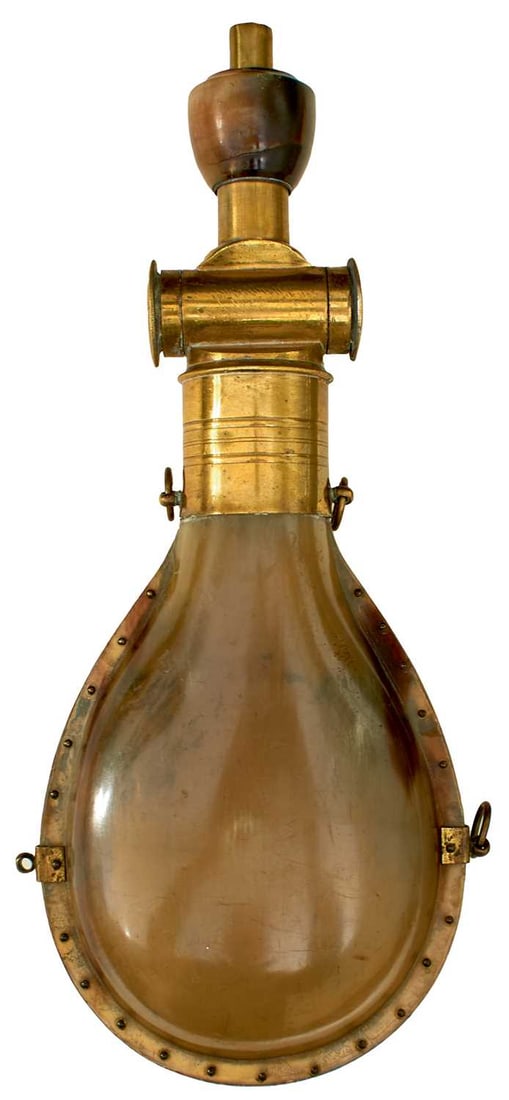 A 19TH CENTURY FRENCH POWDER FLASK OF BOSCHE FORM,: A 19TH CENTURY FRENCH POWDER FLASK OF BOSCHE FORM, the steamed and polished horn body riveted about the rim, turned gilt brass top with sprung nozzle, glass viewing lenses, one with crack.
