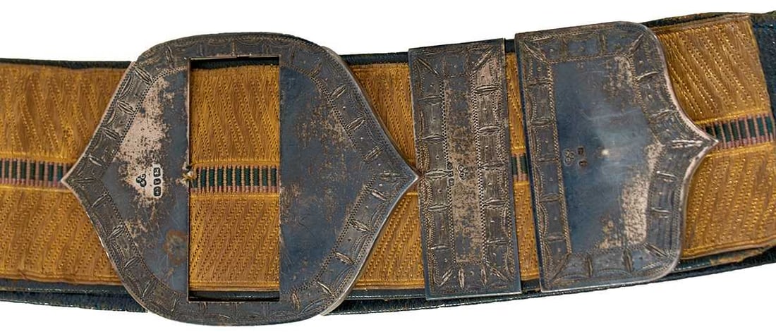 A YEOMANRY CAVALRY OFFICER'S POUCH BELT,: A YEOMANRY CAVALRY OFFICER'S POUCH BELT, the blue leather body with bullion chevron decorated front, this with central green cloth band, hallmarked silver mounts Birmingham 1937.