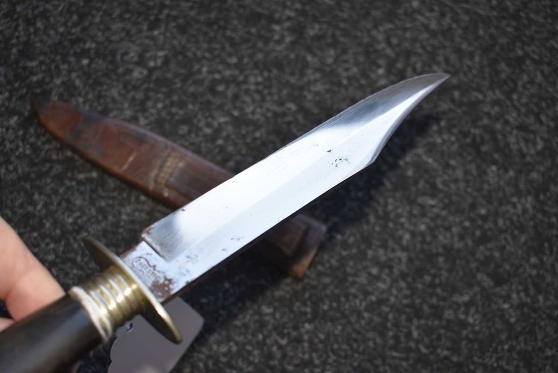 A SMALL BOWIE KNIFE, - 11