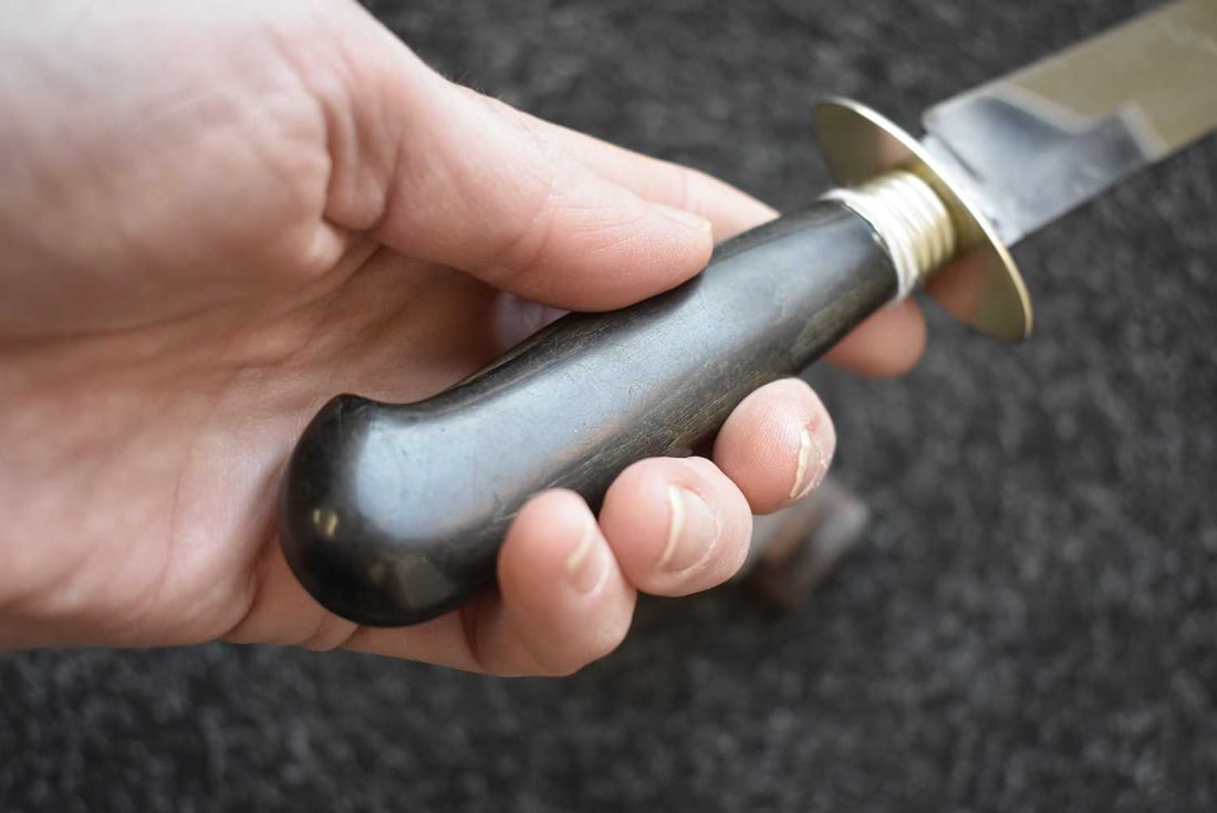 A SMALL BOWIE KNIFE, - 3