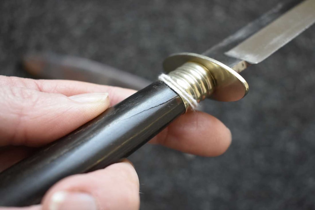 A SMALL BOWIE KNIFE, - 9