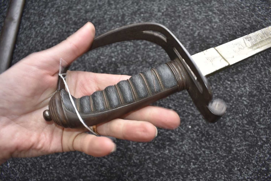 A HOUSE HOLD CAVALRY PRESENTATION SWORD, - 10