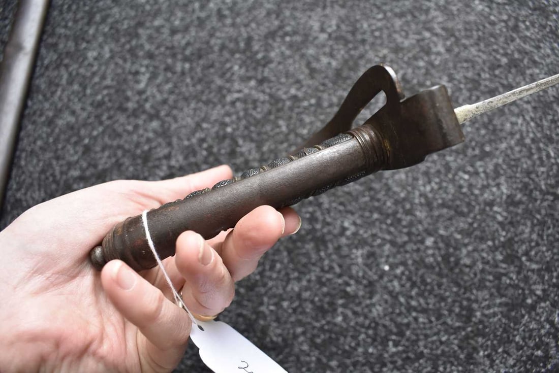 A HOUSE HOLD CAVALRY PRESENTATION SWORD, - 18