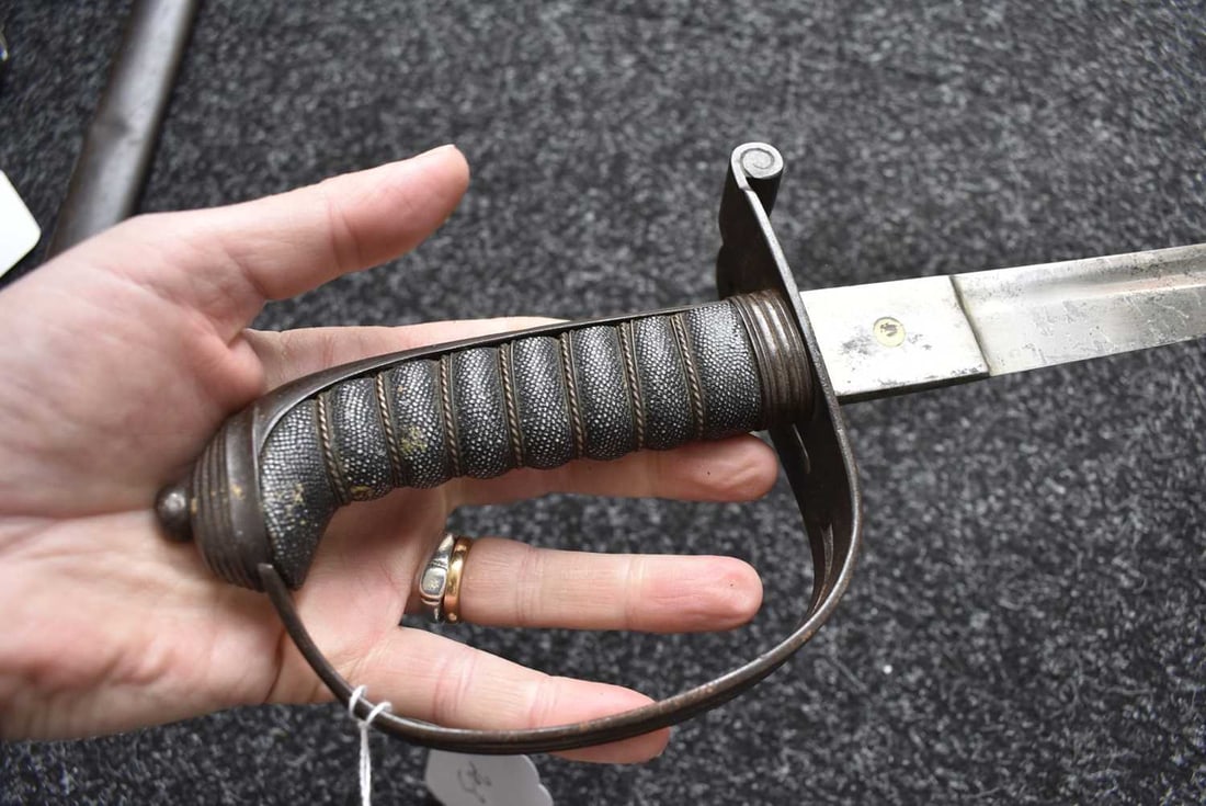 A HOUSE HOLD CAVALRY PRESENTATION SWORD, - 2